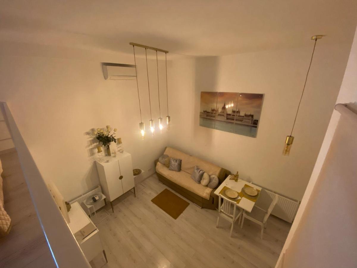 Апартаменти Dessewffy Utca 5 *